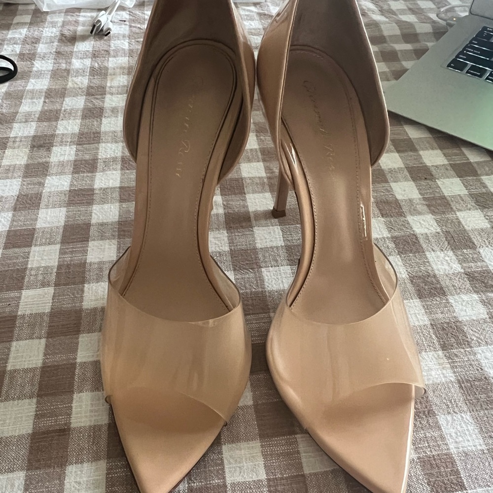Gianvito Rossi peep-toe pumps. Original. Beige Nude. Size 39.5. New collection.